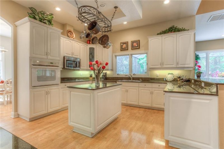 Photo 5 of 25 - 901 Academy Dr, Brandon, FL 33511