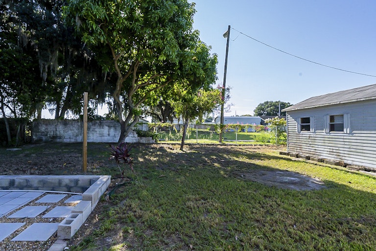 Photo 21 of 24 - 336 7th St SW, Winter Haven, FL 33880