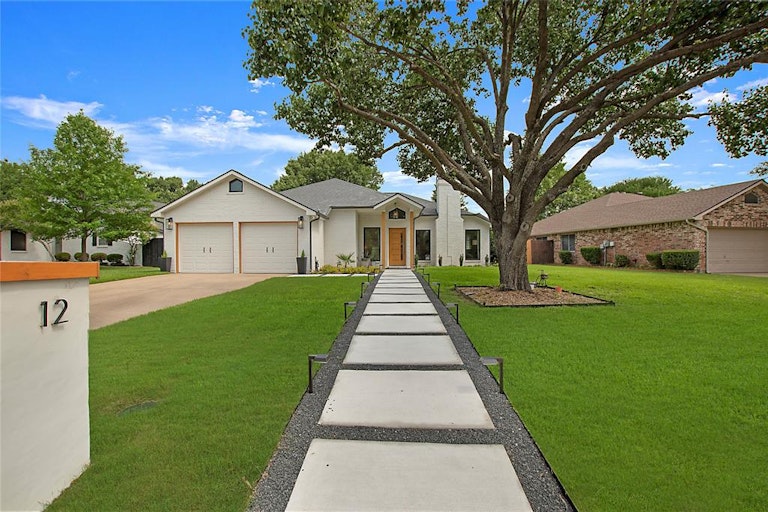 Photo 2 of 32 - 12 Monterey Dr, Roanoke, TX 76262