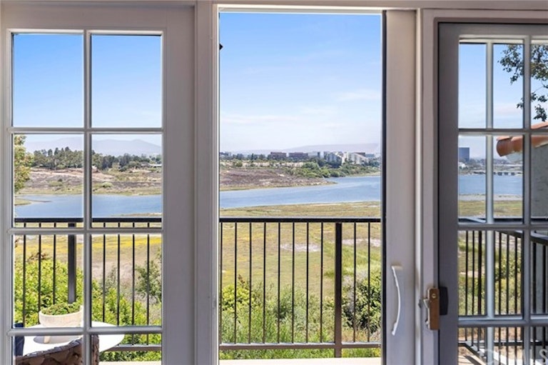 Photo 14 of 28 - 2641 Vista Ornada, Newport Beach, CA 92660