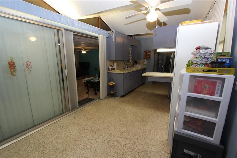 Photo 12 of 23 - 916 31st Ave E, Bradenton, FL 34208