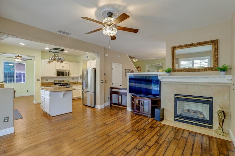 Photo 13 of 54 - 5071 Tuckerman Way, Sacramento, CA 95835