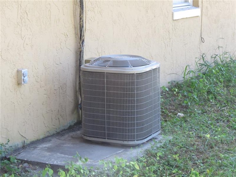 Photo 4 of 18 - 4155 Chowen Dr, Lakeland, FL 33810