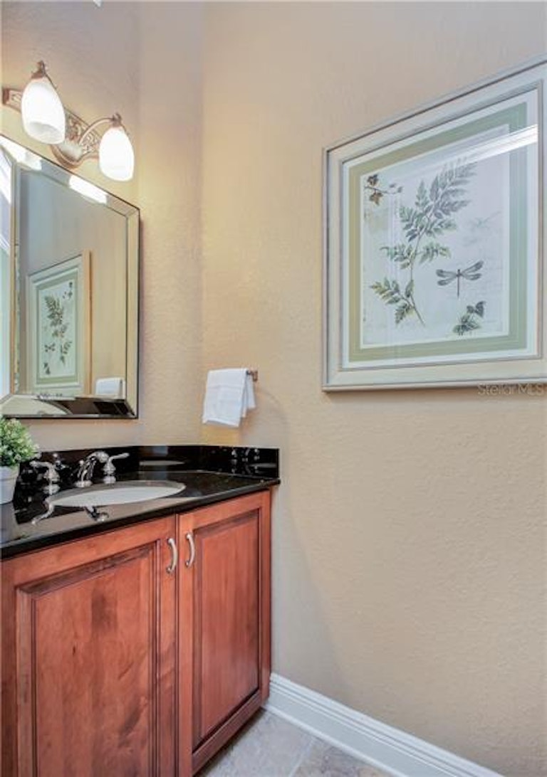 Photo 6 of 25 - 1040 Paseo Del Rio NE, Saint Petersburg, FL 33702
