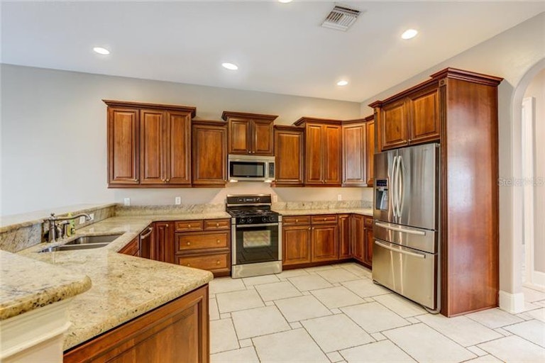 Photo 9 of 25 - 9520 San Fernando Ct, Howey In The Hills, FL 34737