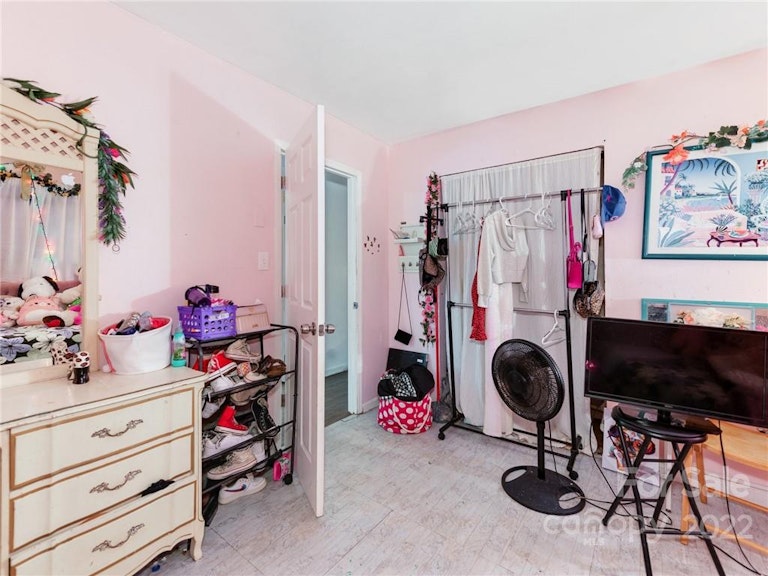 Photo 16 of 24 - 609 Fawnbrook Ln, Charlotte, NC 28217