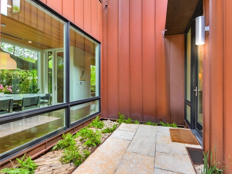 Photo 4 of 20 - 2906 Rio Grande St, Austin, TX 78705