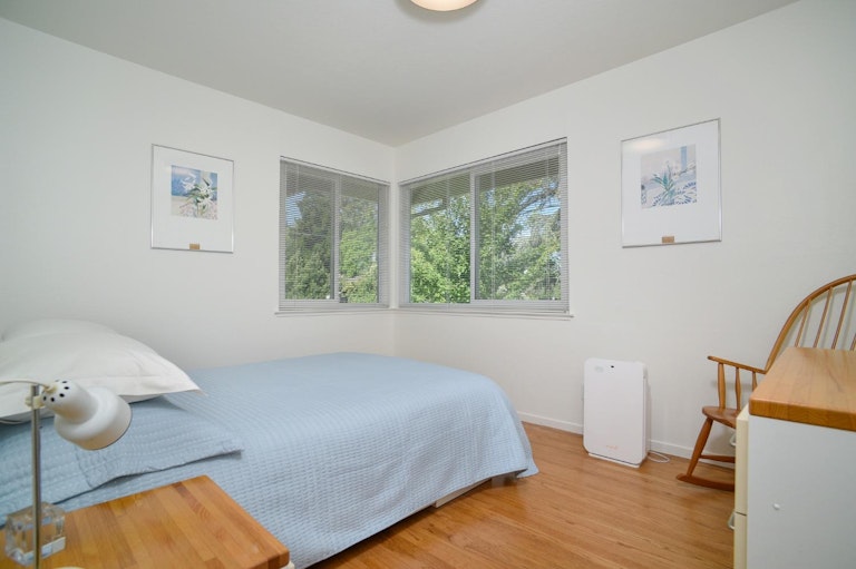 Photo 23 of 68 - 1940 Rolling Hills Rd, Sacramento, CA 95864