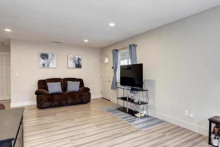 Photo 23 of 28 - 6235 Whitecliff Way, North Highlands, CA 95660