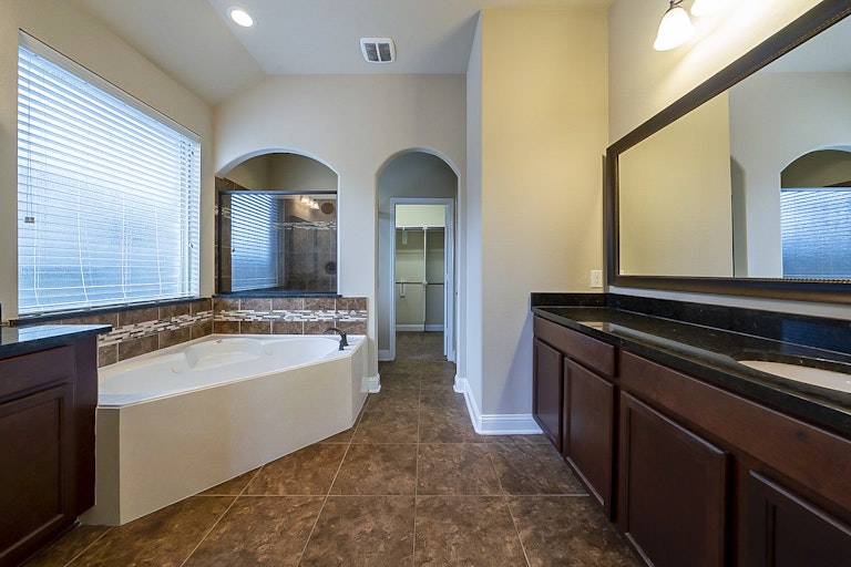 Photo 6 of 30 - 2457 Porto Way, League City, TX 77573