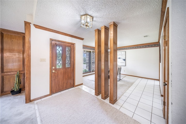 Photo 5 of 37 - 1501 Wilson Heights Dr, Austin, TX 78746