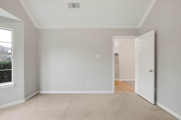 Photo 13 of 27 - 4612 Marguerite Ln, Fort Worth, TX 76123