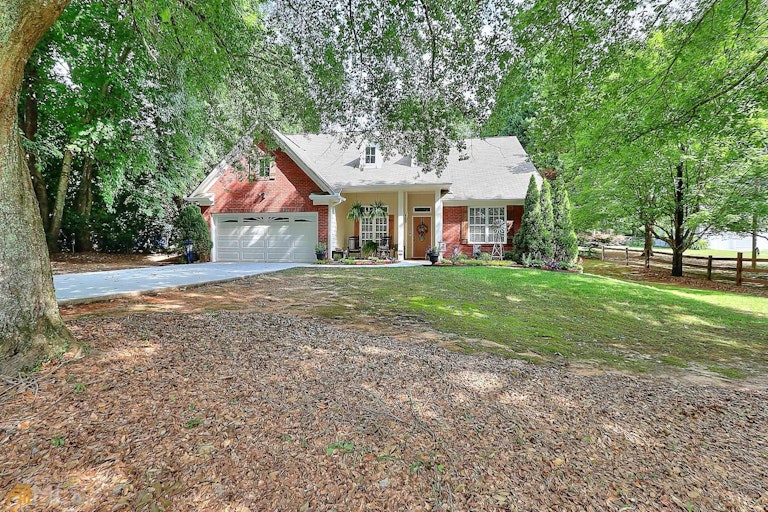 Photo 2 of 40 - 1467 Virgil Moon Rd, Loganville, GA 30052