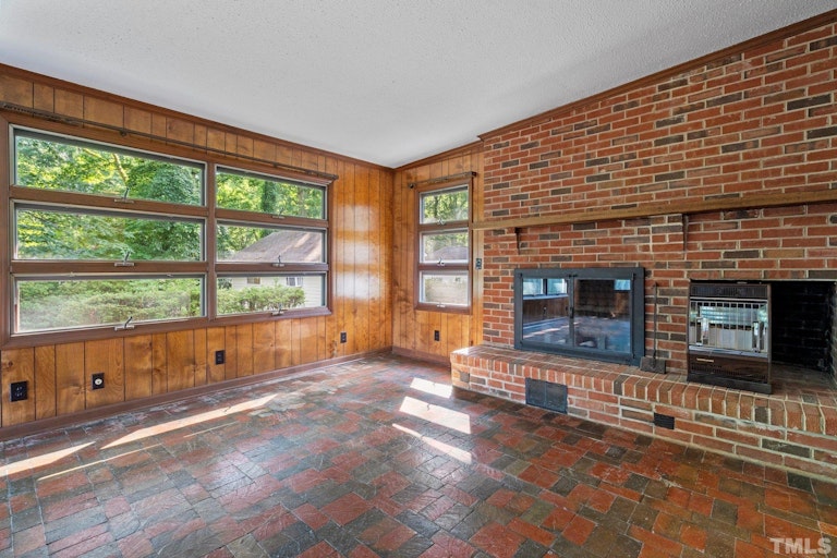 Photo 23 of 38 - 408 Chadwick Dr, Raleigh, NC 27609
