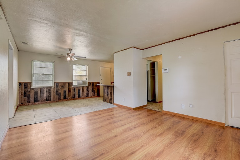 Photo 29 of 36 - 6363 Godfrey Ave, Dallas, TX 75217