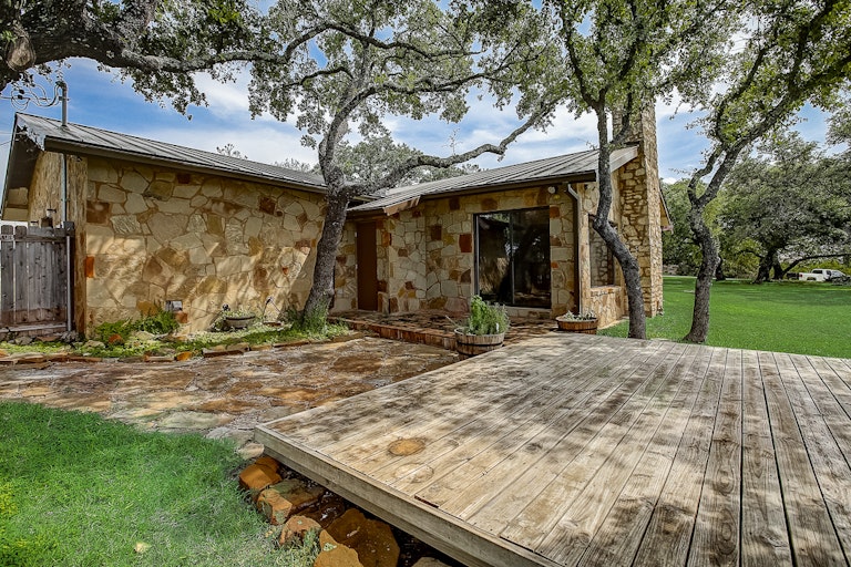 Photo 58 of 60 - 915 Lauder Dr, Spicewood, TX 78669