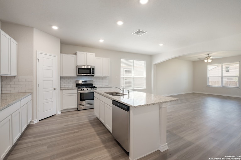 Photo 4 of 38 - 9414 Single Footing, San Antonio, TX 78254