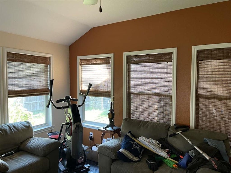 Photo 3 of 5 - 3532 Mustang Dr, Denton, TX 76210