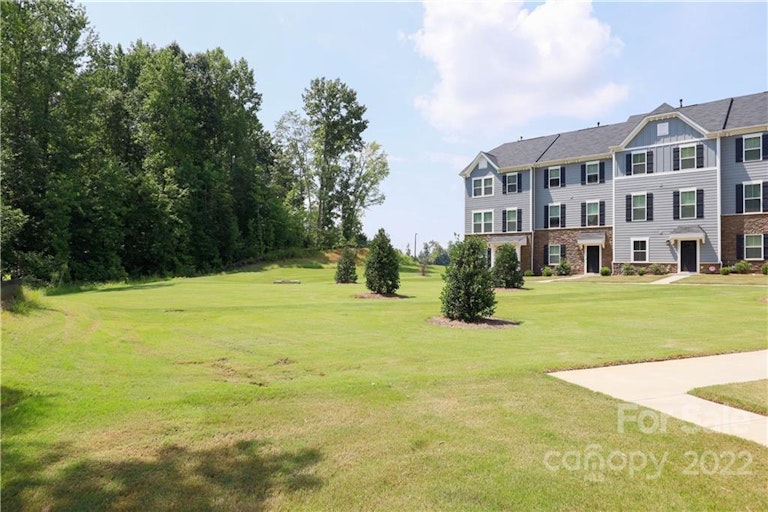 Photo 15 of 16 - 1156 Ashbury St, Charlotte, NC 28216