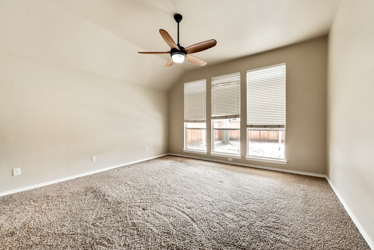 Photo 16 of 29 - 3954 Wisteria Ln, Haltom City, TX 76137
