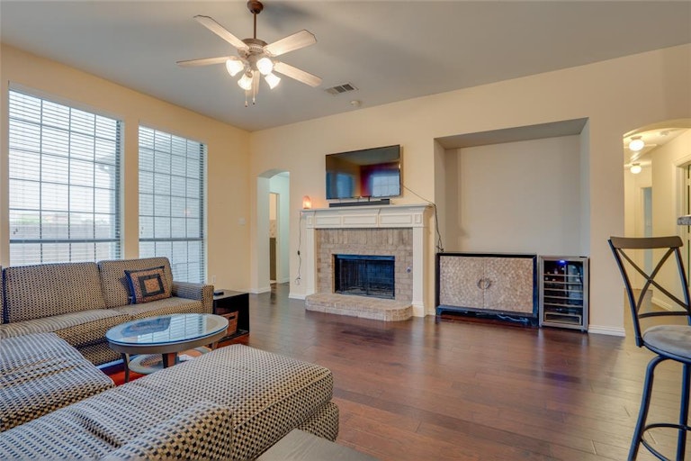 Photo 5 of 33 - 2445 Marble Canyon Dr, Little Elm, TX 75068