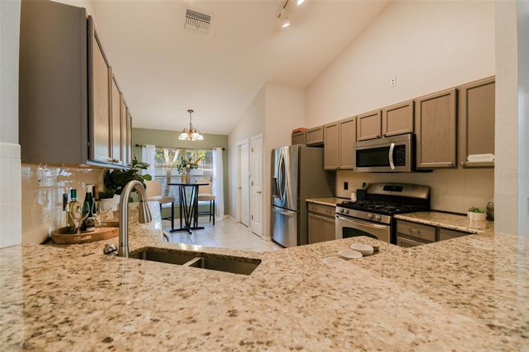 Photo 17 of 59 - 10102 Somersby Dr, Riverview, FL 33578