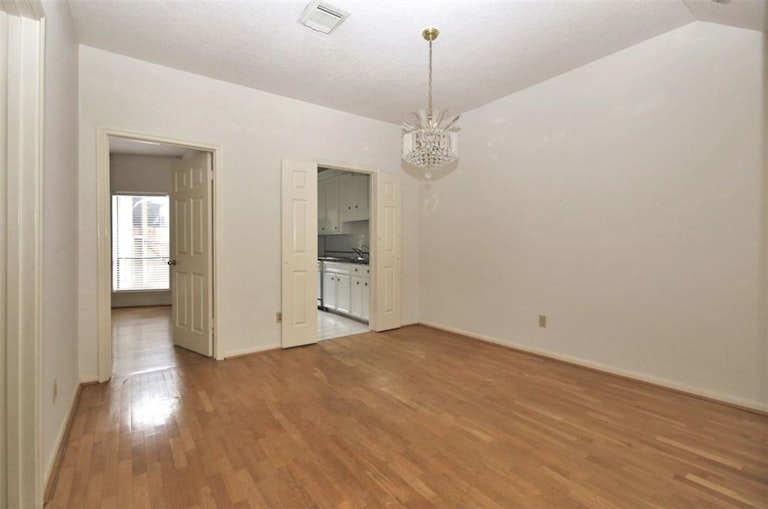Photo 7 of 28 - 727 Bunker Hill Rd #40, Houston, TX 77024