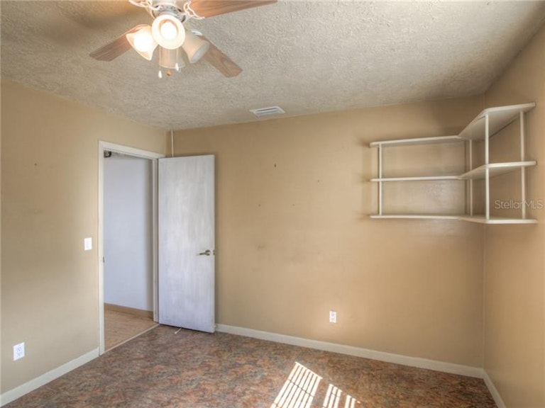 Photo 16 of 23 - 111 Volusia Dr, Winter Haven, FL 33884