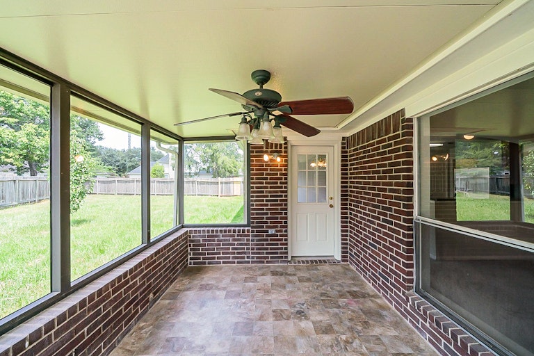 Photo 30 of 35 - 2731 Briarloch Ln, Houston, TX 77073