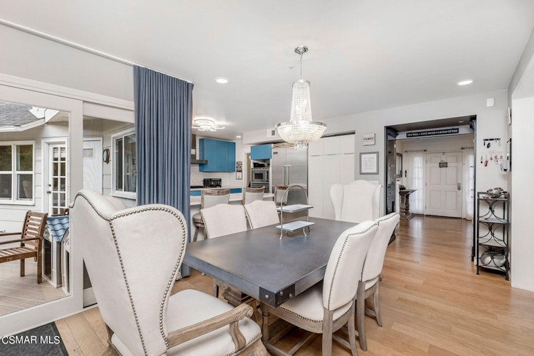 Photo 26 of 60 - 4641 Caritina Dr, Tarzana, CA 91356