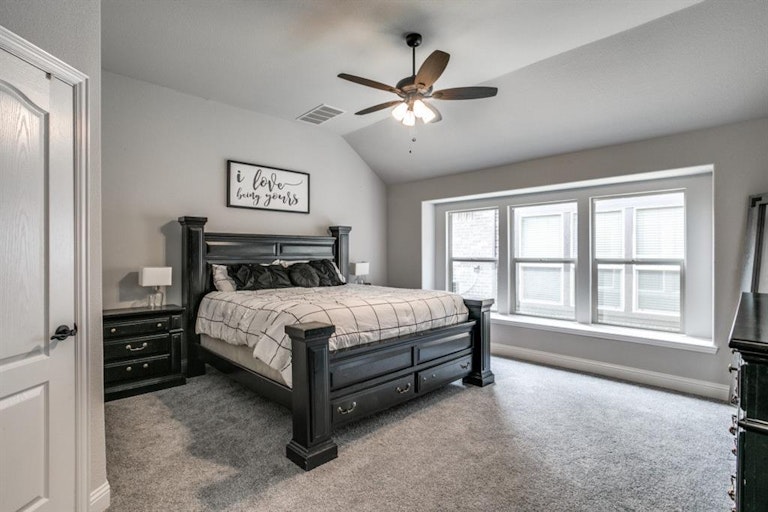 Photo 14 of 25 - 547 Svenson Ln, Lavon, TX 75166