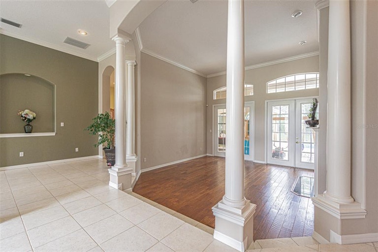 Photo 6 of 36 - 1462 Kensington Woods Dr, Lutz, FL 33549