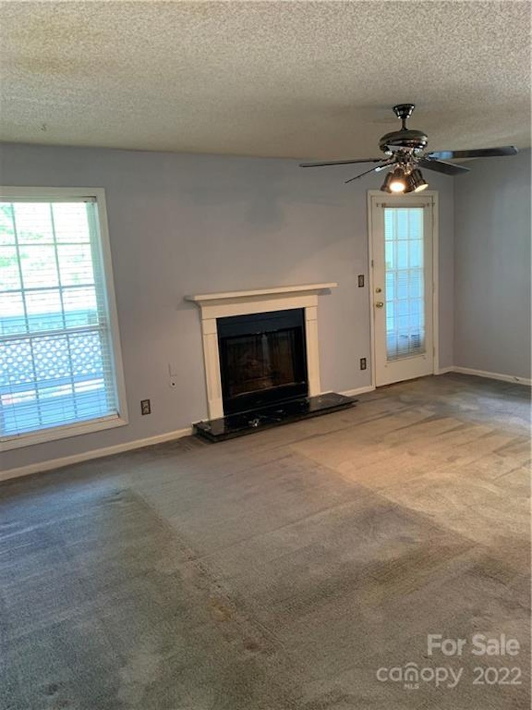 Photo 8 of 32 - 6055 Treetop Ct, Charlotte, NC 28212
