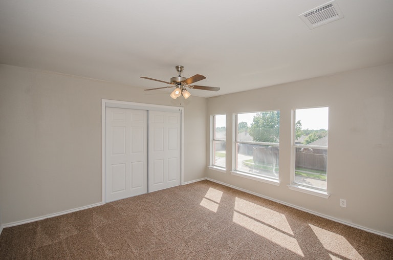 Photo 17 of 32 - 3922 Bach Blvd, Carrollton, TX 75007
