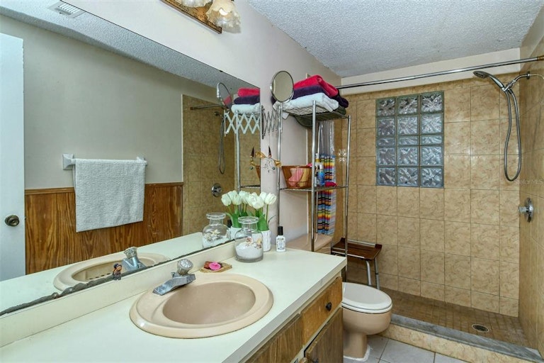 Photo 14 of 67 - 1720 Chester Ave, Sarasota, FL 34234