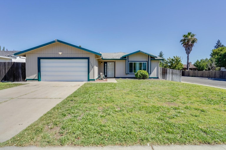 Photo 1 of 36 - 4636 Baywind Dr, Sacramento, CA 95838