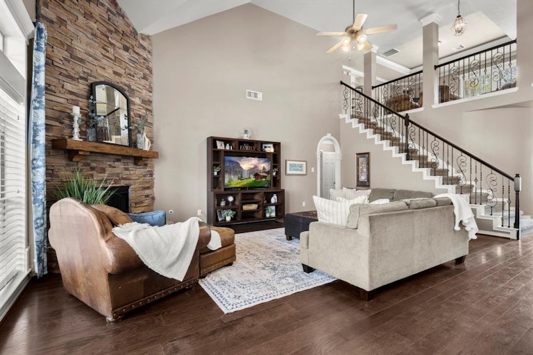 Photo 8 of 31 - 19119 Canyon Vista Ct, Tomball, TX 77377
