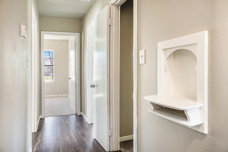 Photo 6 of 15 - 3115 Dacca Dr, Houston, TX 77051