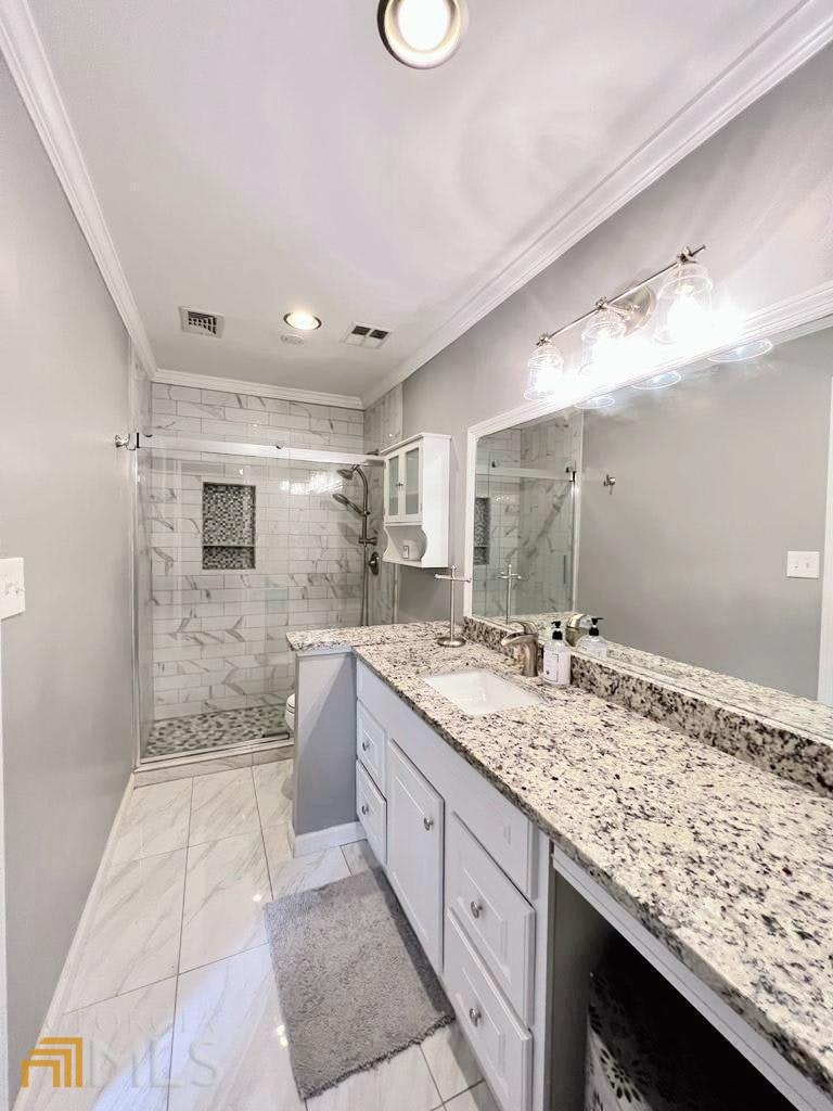 Photo 13 of 24 - 4998 Meadow Ln, Marietta, GA 30068