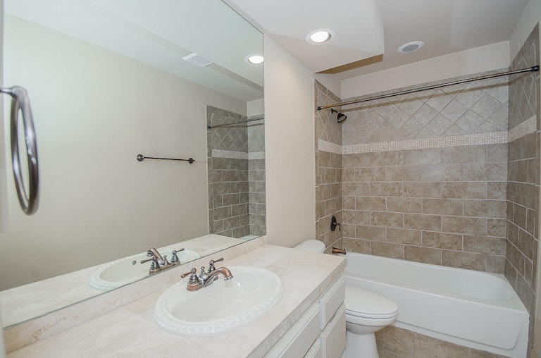 Photo 34 of 47 - 3006 Queen Ann Ct, Arlington, TX 76001