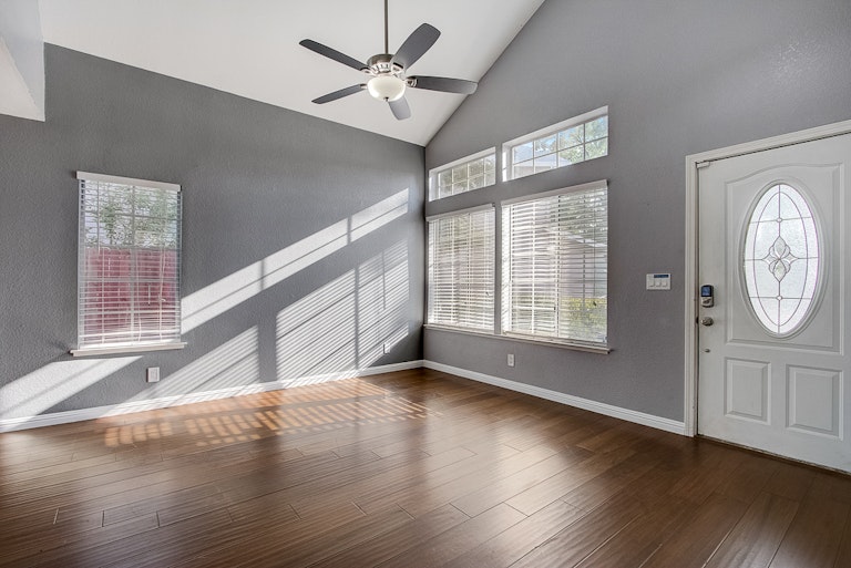 Photo 16 of 39 - 4025 Honey Rose Pl, Antelope, CA 95843