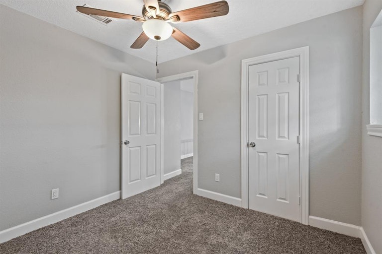 Photo 24 of 36 - 214 Andorra Ln, Houston, TX 77015