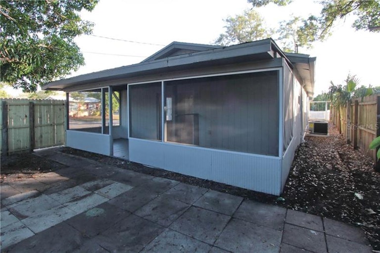 Photo 23 of 25 - 1317 York St S, Gulfport, FL 33707