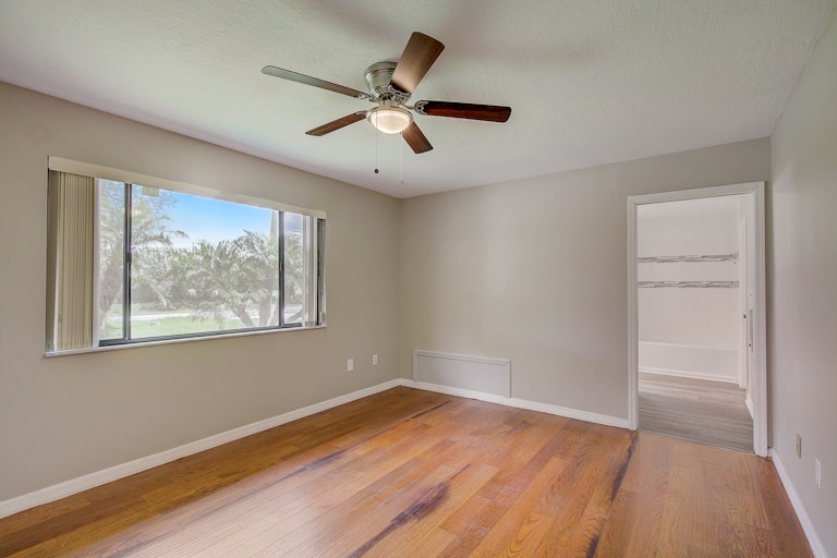 Photo 6 of 32 - 2401 Harris Blvd, Kissimmee, FL 34746