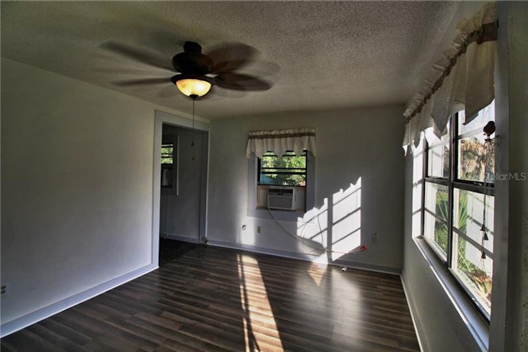 Photo 3 of 15 - 15 6th St SE, Fort Meade, FL 33841