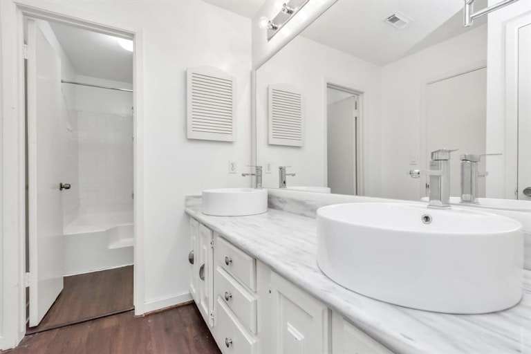 Photo 22 of 33 - 2409 Bering Dr #6, Houston, TX 77057