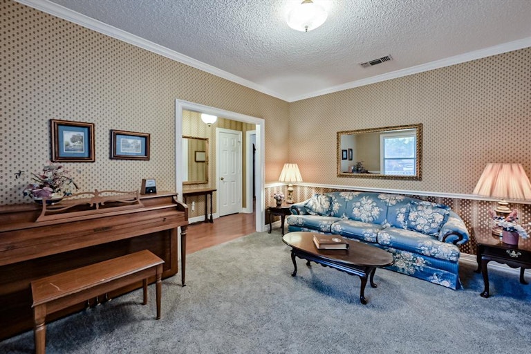 Photo 10 of 40 - 5607 Oak Branch Dr, Arlington, TX 76016