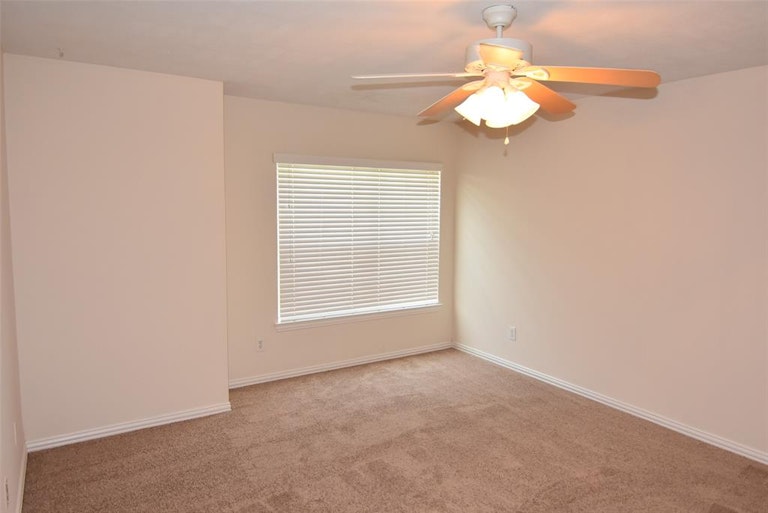 Photo 23 of 34 - 20010 Queens Oak Ct, Spring, TX 77379