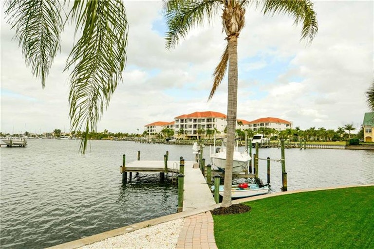 Photo 24 of 25 - 6338 Wisteria Ln, Apollo Beach, FL 33572