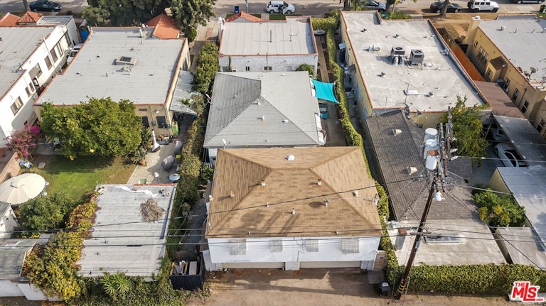 Photo 6 of 19 - 827 N McCadden Pl, Los Angeles, CA 90038